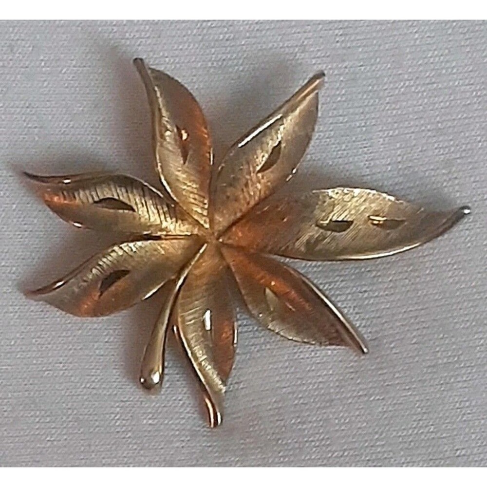 Vintage JJ Gold tone Floral Brooch/pin